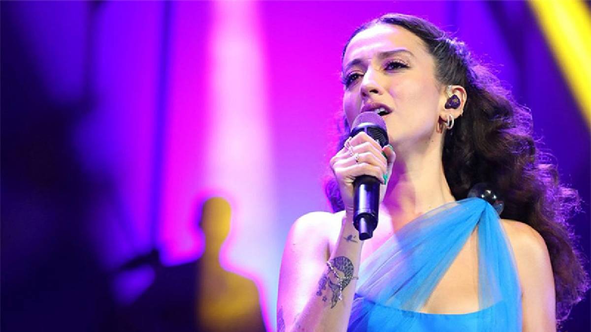 Ünlü şarkıcı Melike Şahin kara gözlüsüne kavuştu! 20 yaş fark aşka engel tanımadı