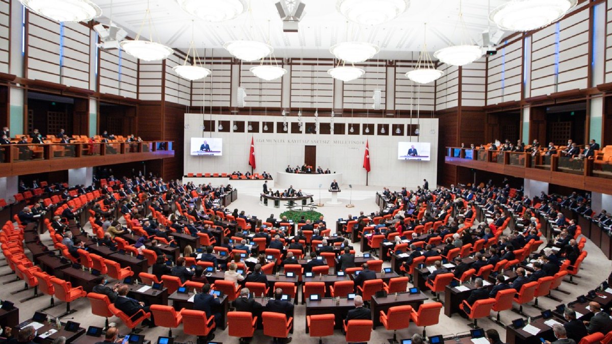 Fezlekeler meclis gündeminde: Vekil seçilemeyenlerin dokunulmazlığı kalkıyor