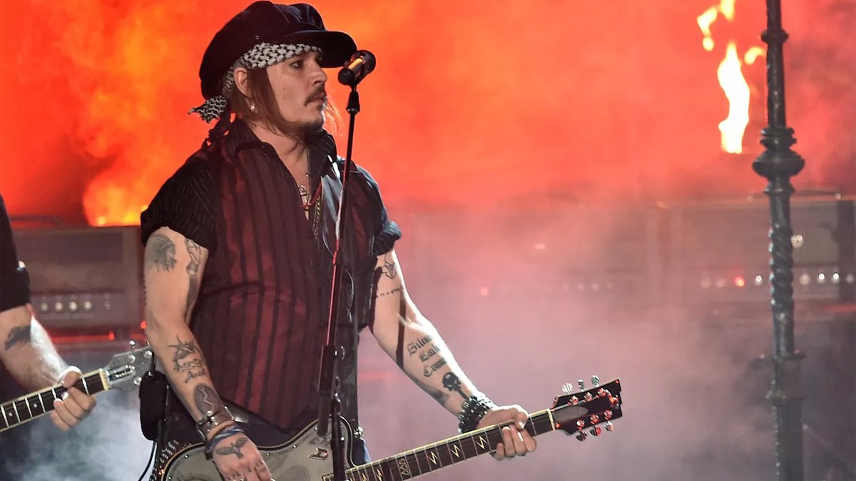 Johnny Depp'in İstanbul konserinin tüm geliri depremzedelere