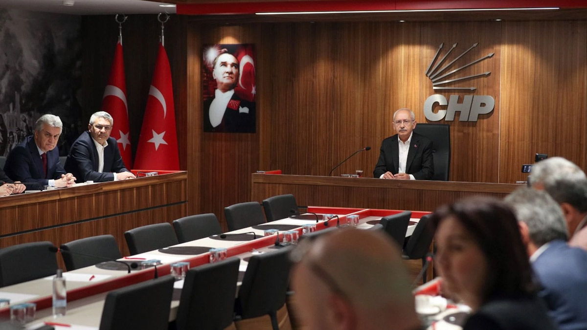 Kritik toplantı sona erdi: CHP MYK üyeleri istifa etti