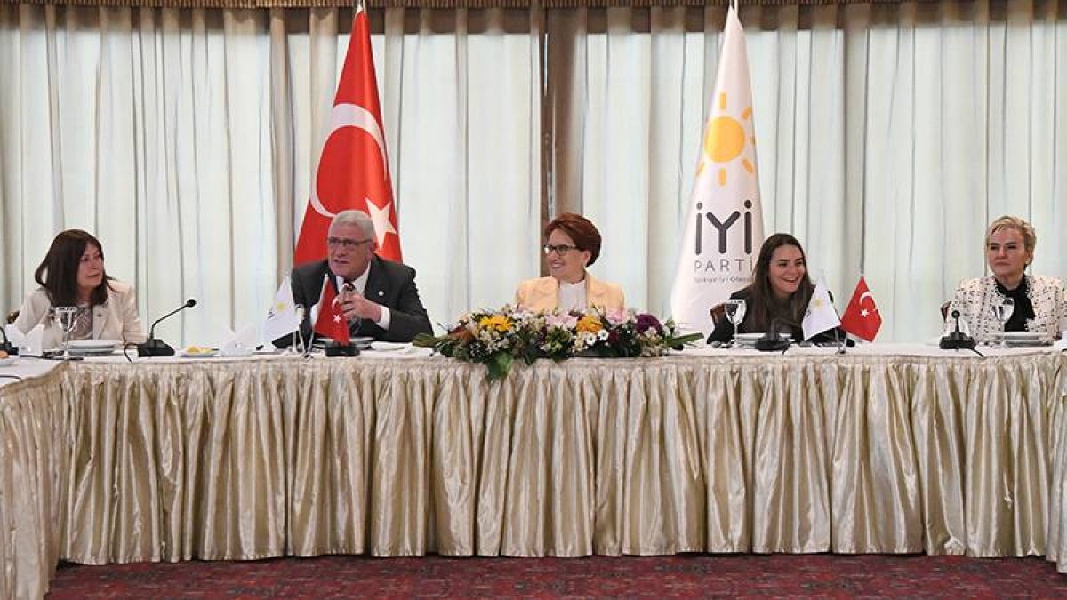 Akşener milletvekili seçilen İYİ Partililer ile görüştü