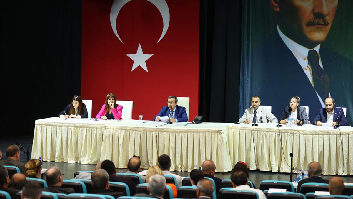 Batur: Sosyal demokrat doğdum, sosyal demokrat devam edeceğim