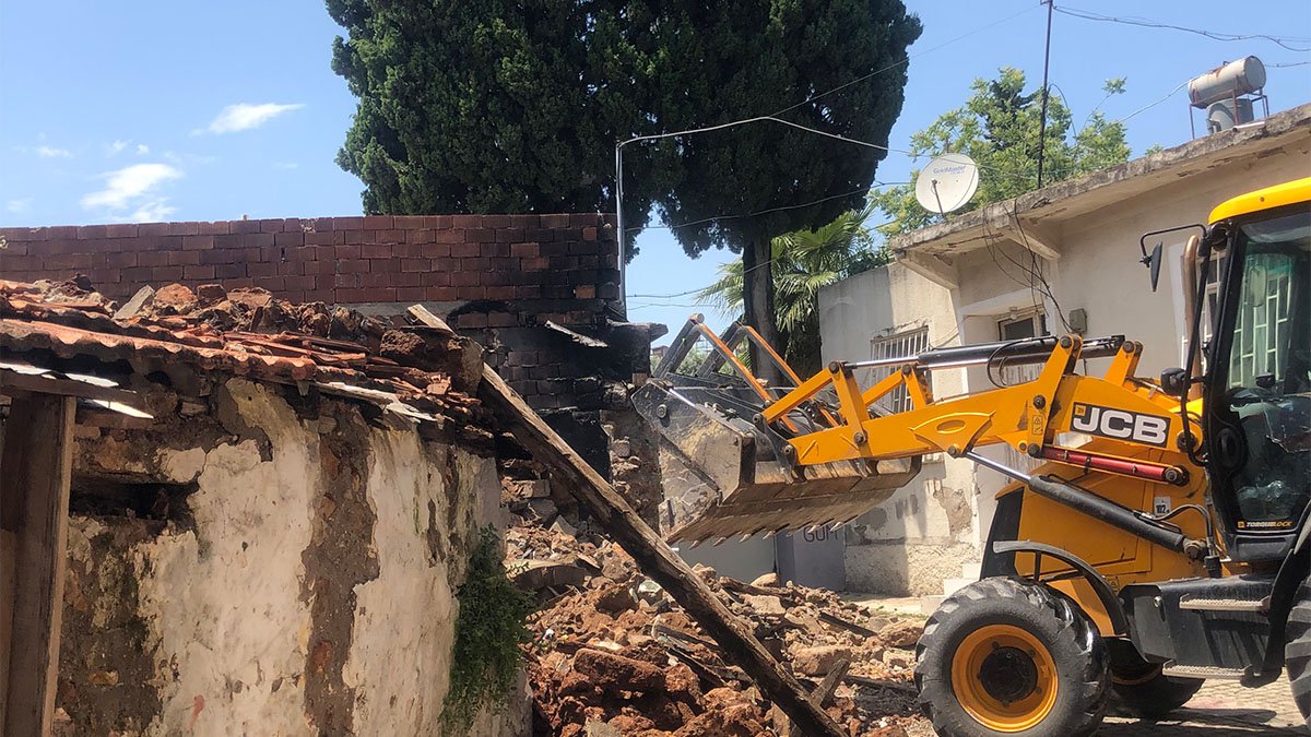 Balbey Mahallesi’nde metruk yapılar yıkıldı