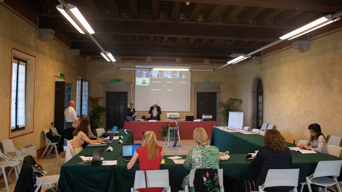 Avrupa kentleriyle yaşlılar için işbirliği