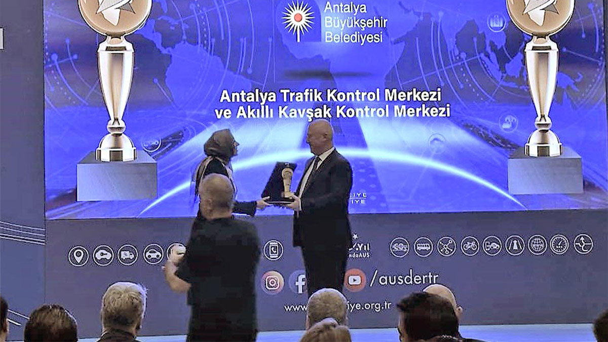 Ulaşım ile teknolojiyi bir araya getiren Akıllı Kavşak Kontrol Merkezi ödül aldı
