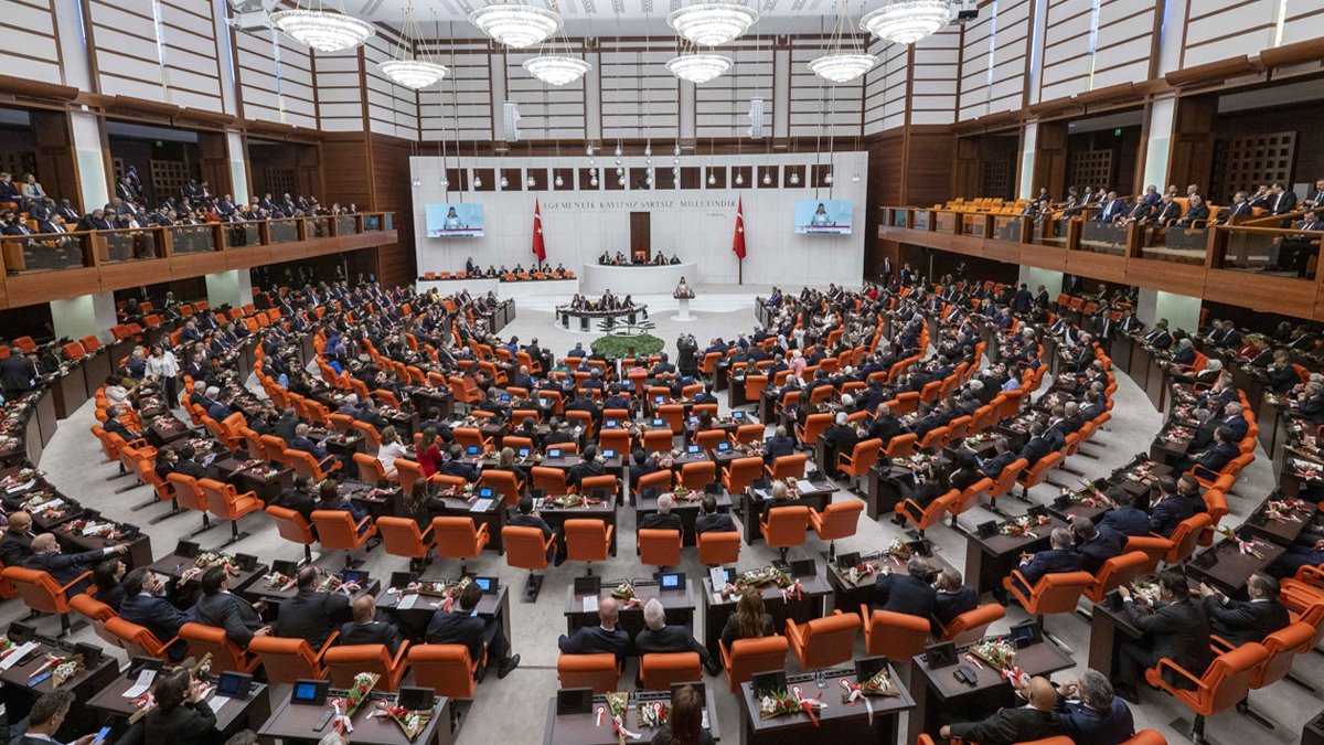 TBMM'de 28. dönem: Yemin eden milletvekilleri göreve başladı