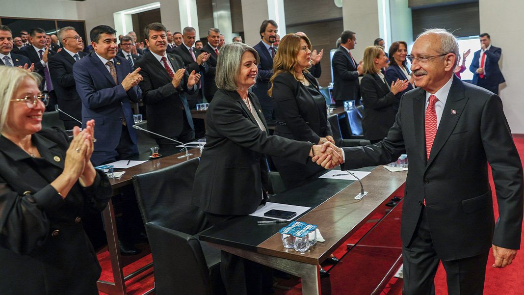Kılıçdaroğlu, yeni milletvekilleri ile buluştu