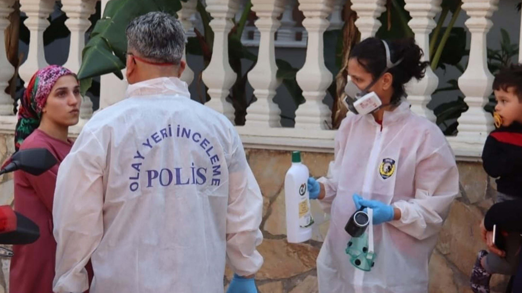 Kiracılar çıkmayınca daireye biber gazı sıktı