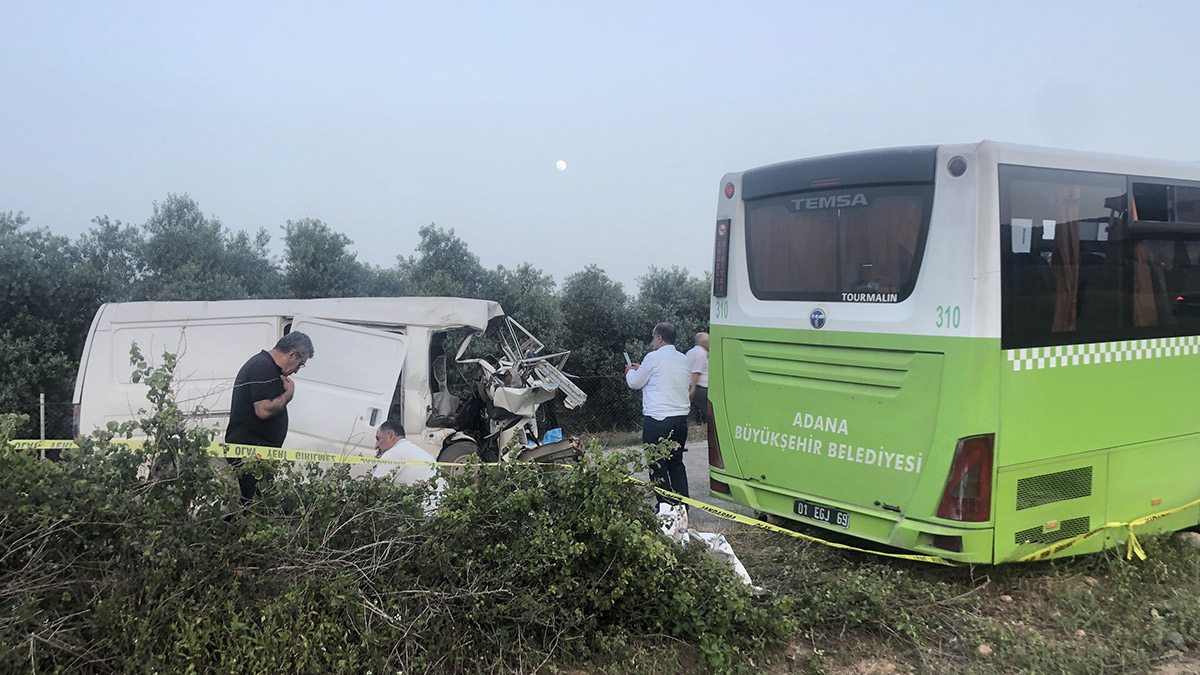 Adana'da feci kaza! Minibüsle halk otobüsü çarpıştı