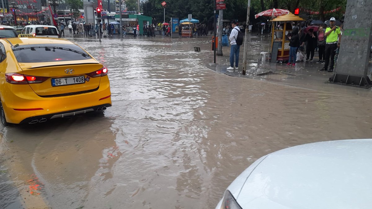 Başkenti hortum ve sağanak vurdu: Yollar göle döndü
