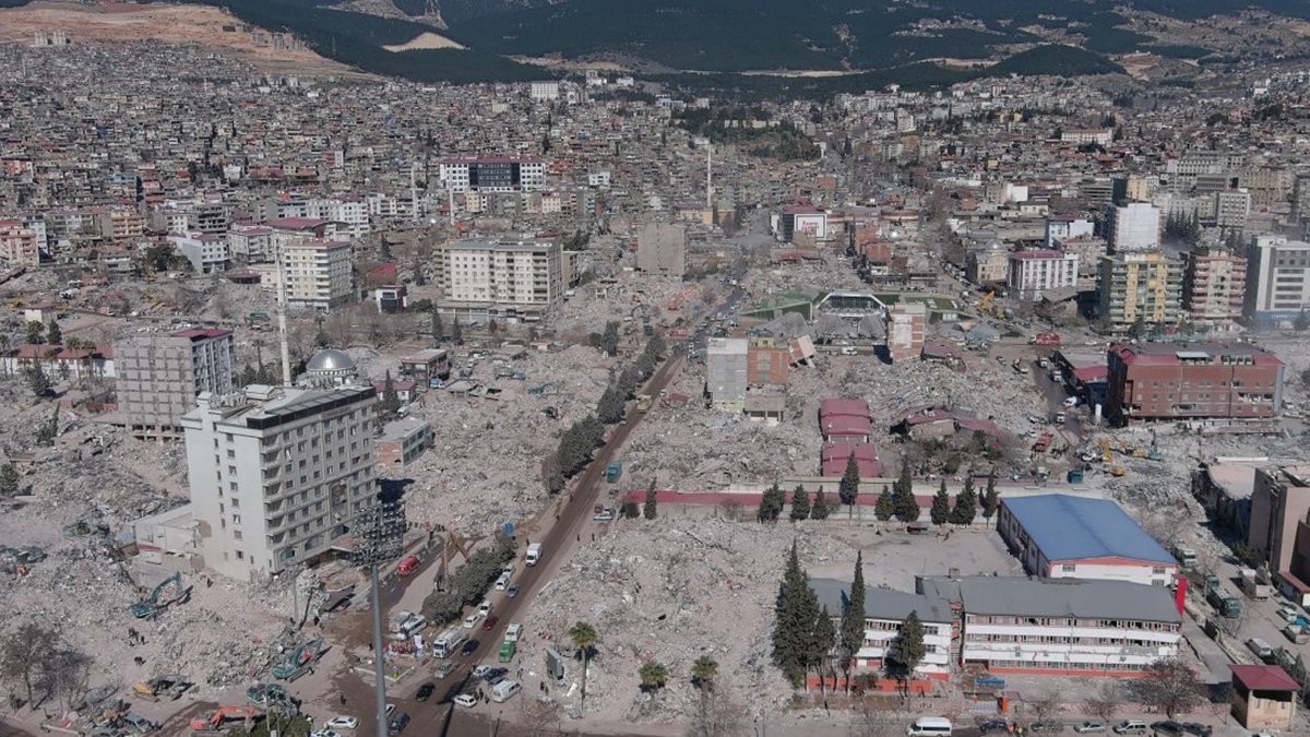 Yağmacılar deprem bölgesinde: Maraş'taki ağır hasarlı binalardan malzeme çalındı