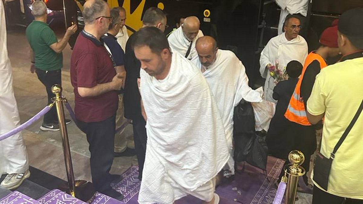 Türkiye'den yola çıkan ilk hac kafilesi Mekke'ye ulaştı