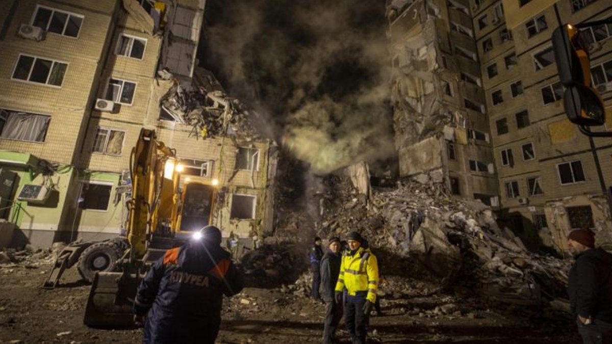 Bir kız çocuğu öldü, 20 kişi yaralandı: Rusya Dnipro’ya bomba yağdırdı