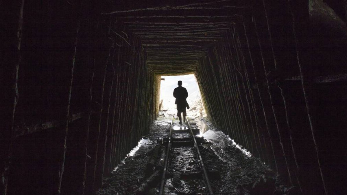 Elazığ'da felaket: İşçiler patlayan maden ocağının altında kaldı