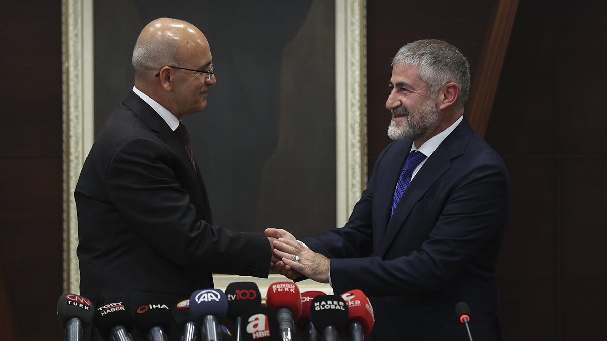 Görevi devreden Nebati'nin ‘oh’ çektiği anlar gündem oldu