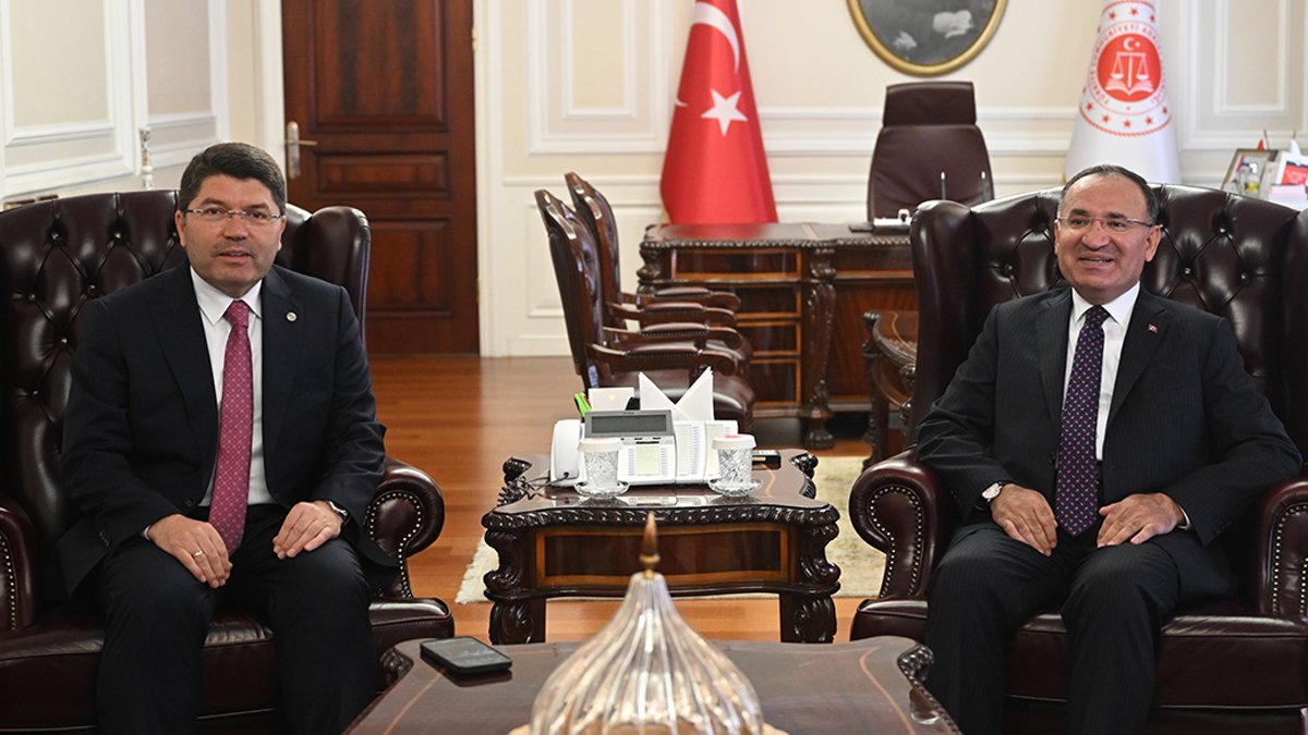 Görevi devralan Adalet Bakanı Tunç'tan 'yeni Anayasa' mesajı