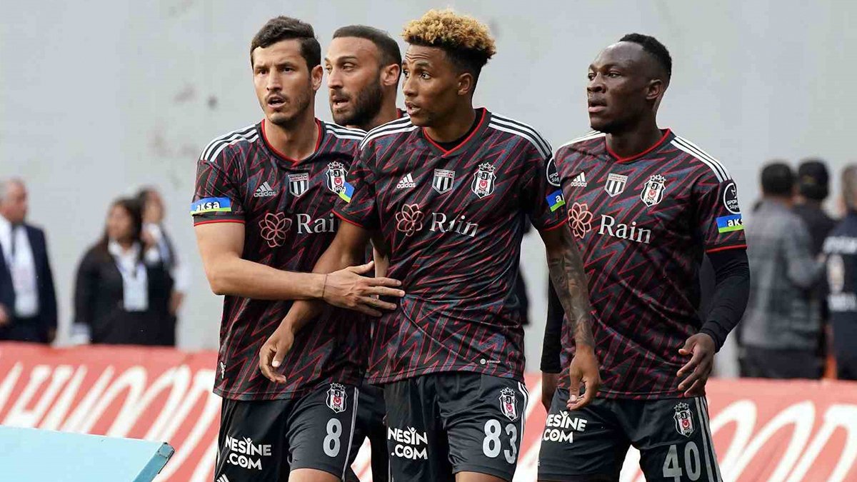 Spor yazarları Beşiktaş'ın performansını değerlendirdi: ŞG takımı loading...