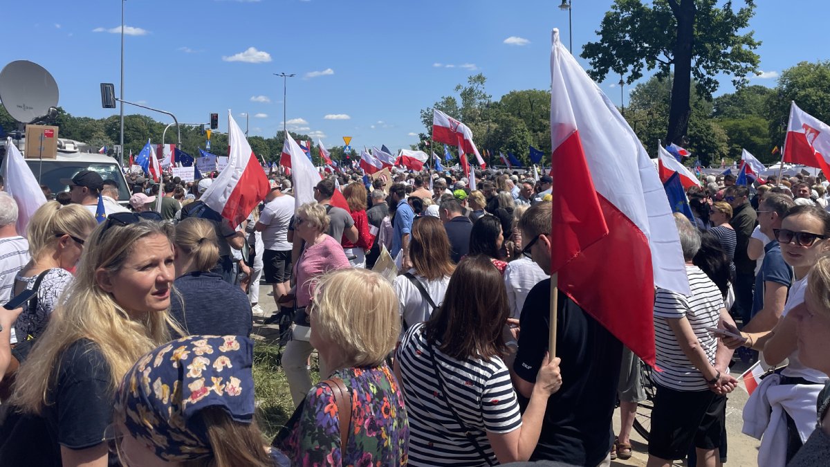 ‘Son yılların en büyük siyasi protestosu’: Polonya’da halk sokağa döküldü
