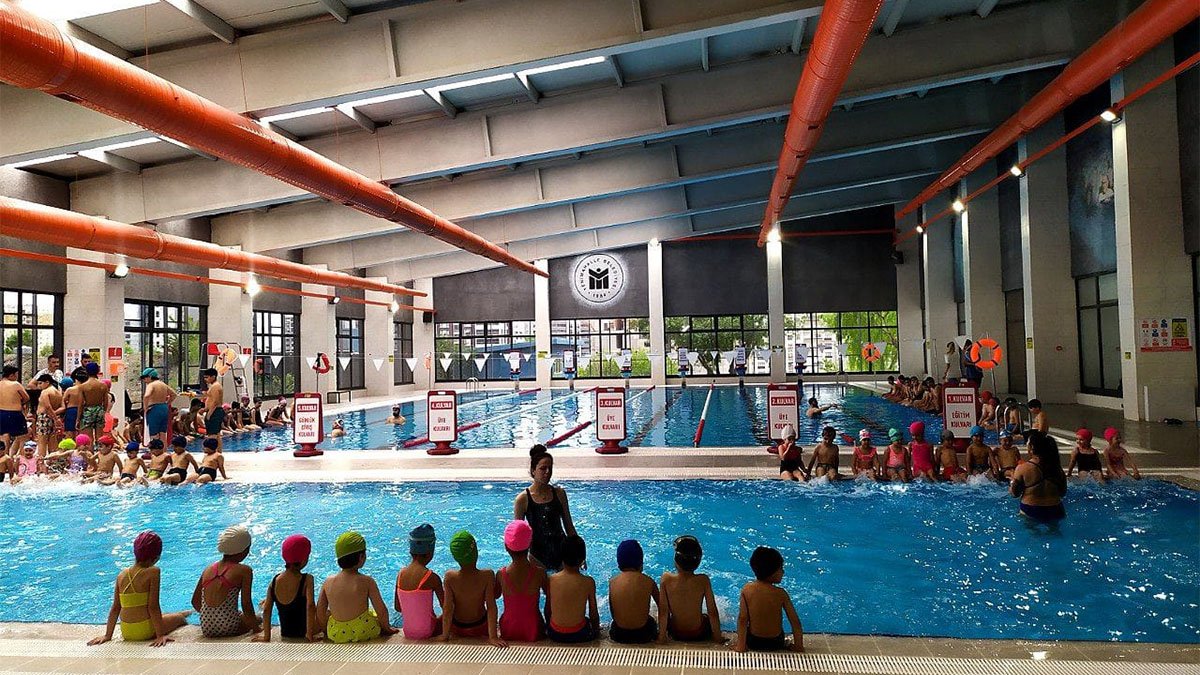 Ata sakinlerinin havuz keyfi başladı