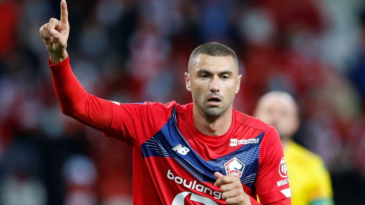 Burak Yılmaz, aktif futbolculuk kariyerini noktaladı