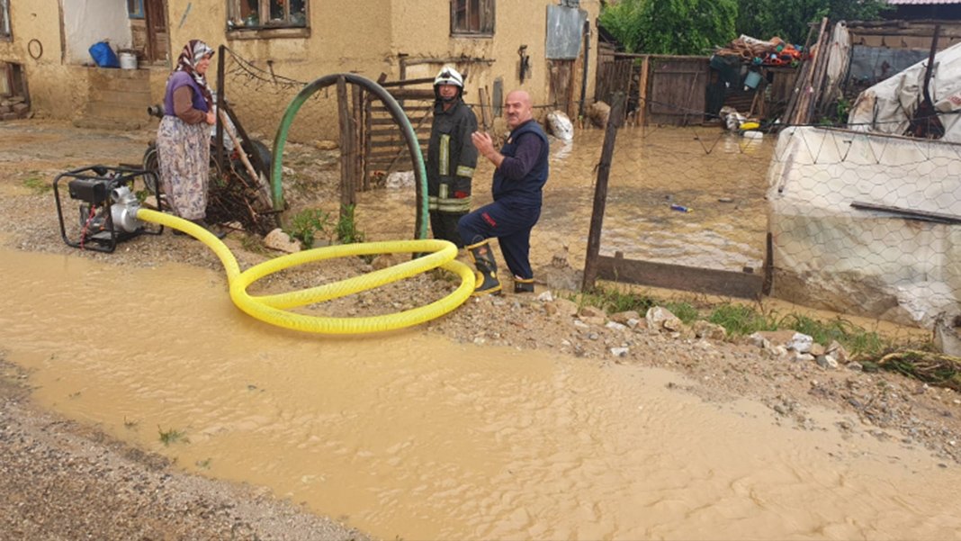Konya'yı da sel vurdu: 30 küçükbaş hayvan telef oldu