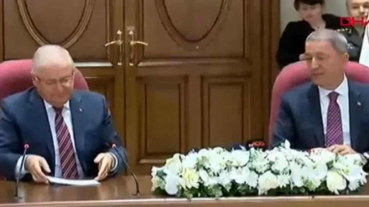 Yaşar Güler görevi Hulusi Akar'dan devraldı: Terör örgütleriyle mücadelemiz sürecek