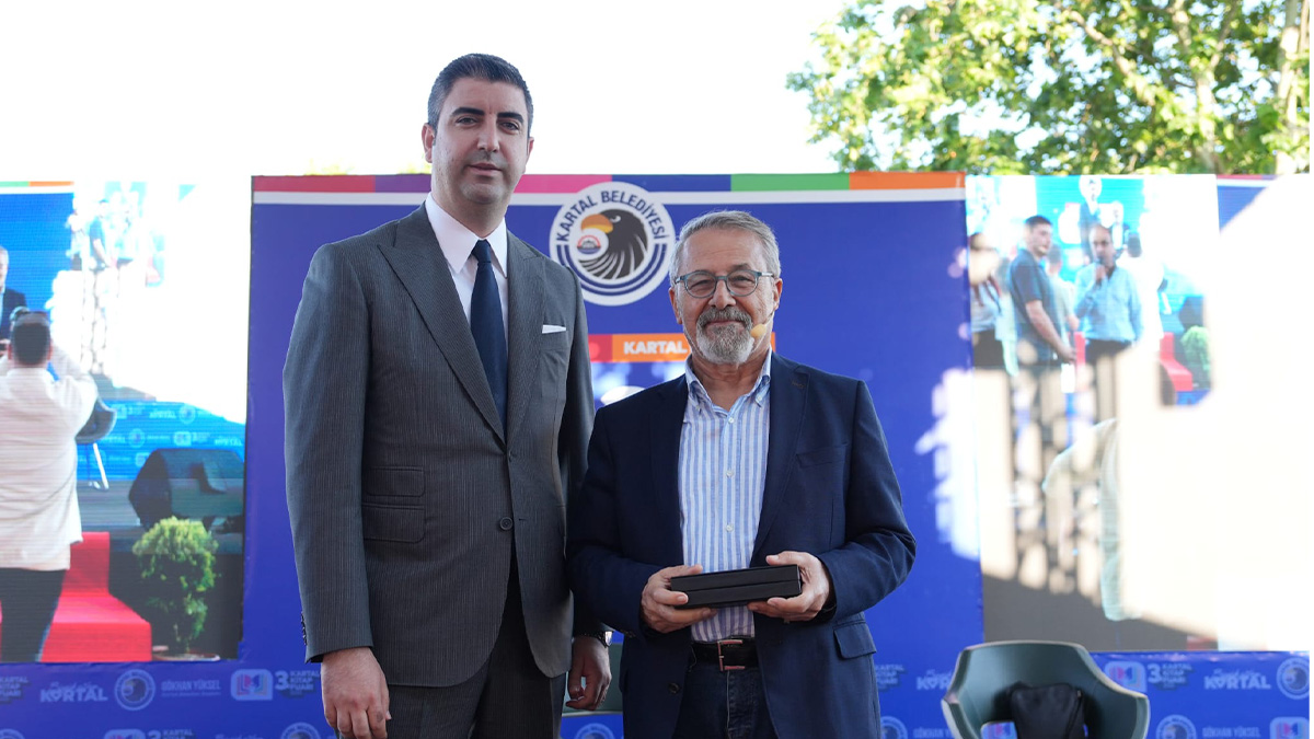 Kartal Kitap Fuarı’nda Naci Görür’den önemli uyarılar