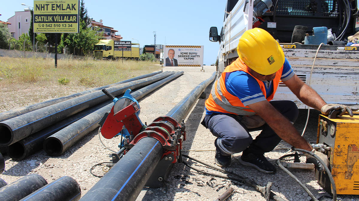 Beykonak ve Mavikent’te şebeke boruları yenileniyor