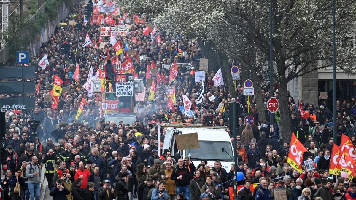 Fransa emeklilik yaşını yükselten yasaya karşı ayakta!