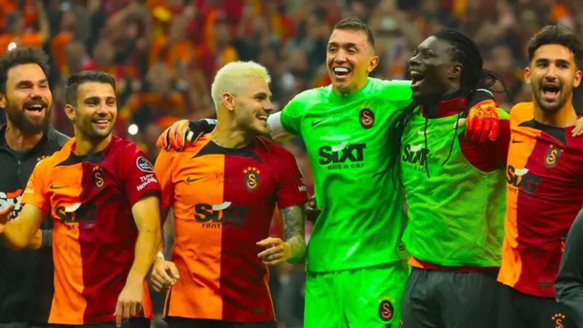 Galatasaray'ın yıldız ismi takıma veda etti! Sürpriz ayrılık: 'Devam edemeyeceğim' diyerek duyurdu