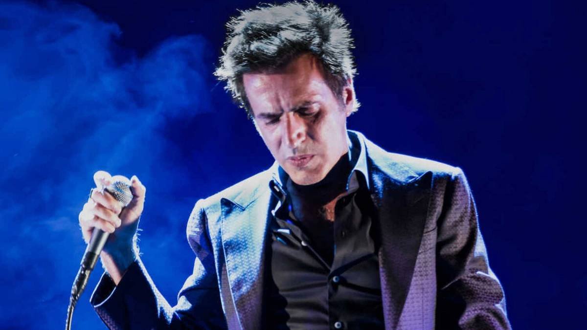 Necip Fazıl'a şarkı yazan Teoman'dan kafa karıştıran açıklama: Teoman'a umre yolu gözüktü! Namaza mı başlıyor?