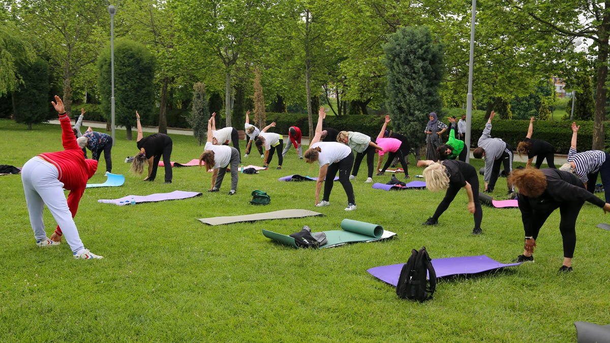 Parklarda spor büyük ilgi görüyor