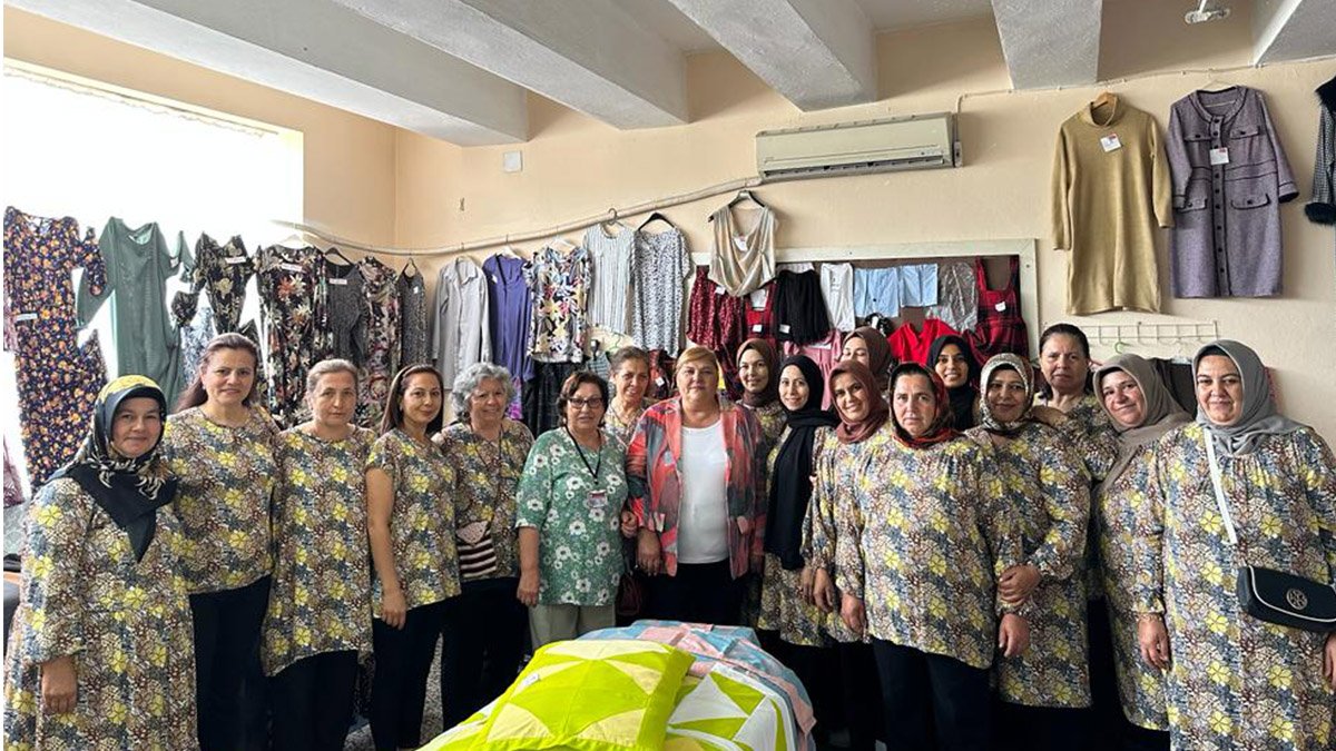 Ceyhanlı kadınlar el emeği göz nuru ürünlerini sergiliyor