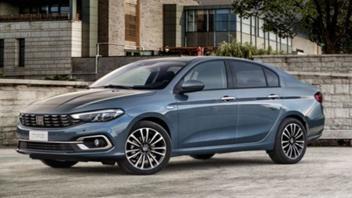Ayın ilk zammı Fiat'tan geldi! İki modeline okkalı zam yaptı: Fiyat listesini görenler şaştı kaldı