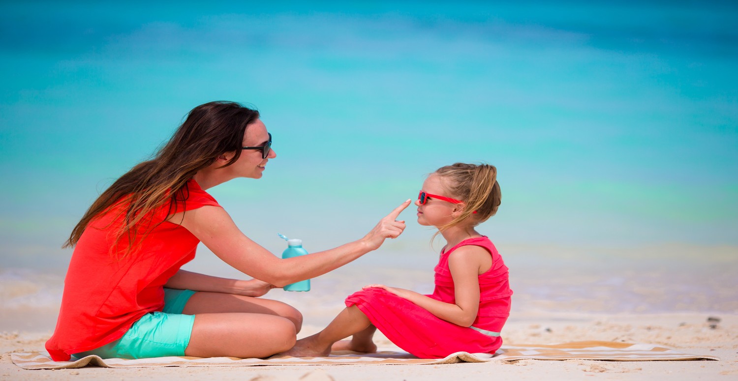 Yazın bronzlaşmaktan kaçınanlara müjde! Güneş ışınlarına karşı korunmak çok kolay! İşte o yöntemler…