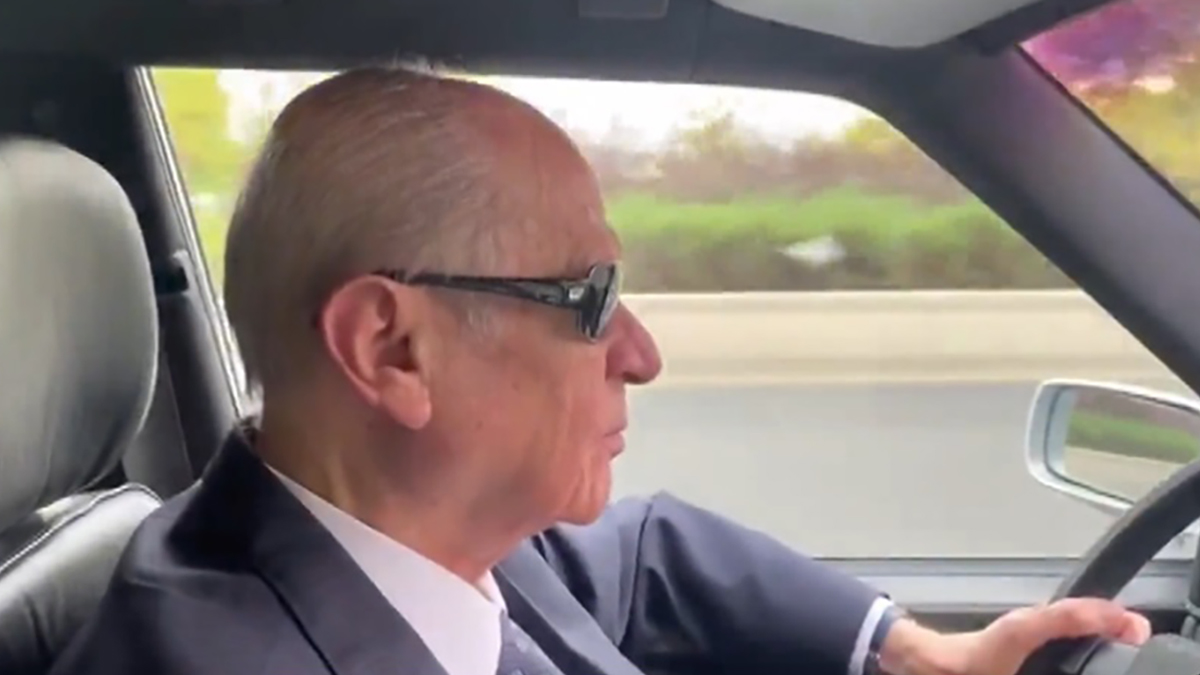 Bahçeli, klasik otomobiliyle turladı: 'Bu bana yeter' paylaşımı