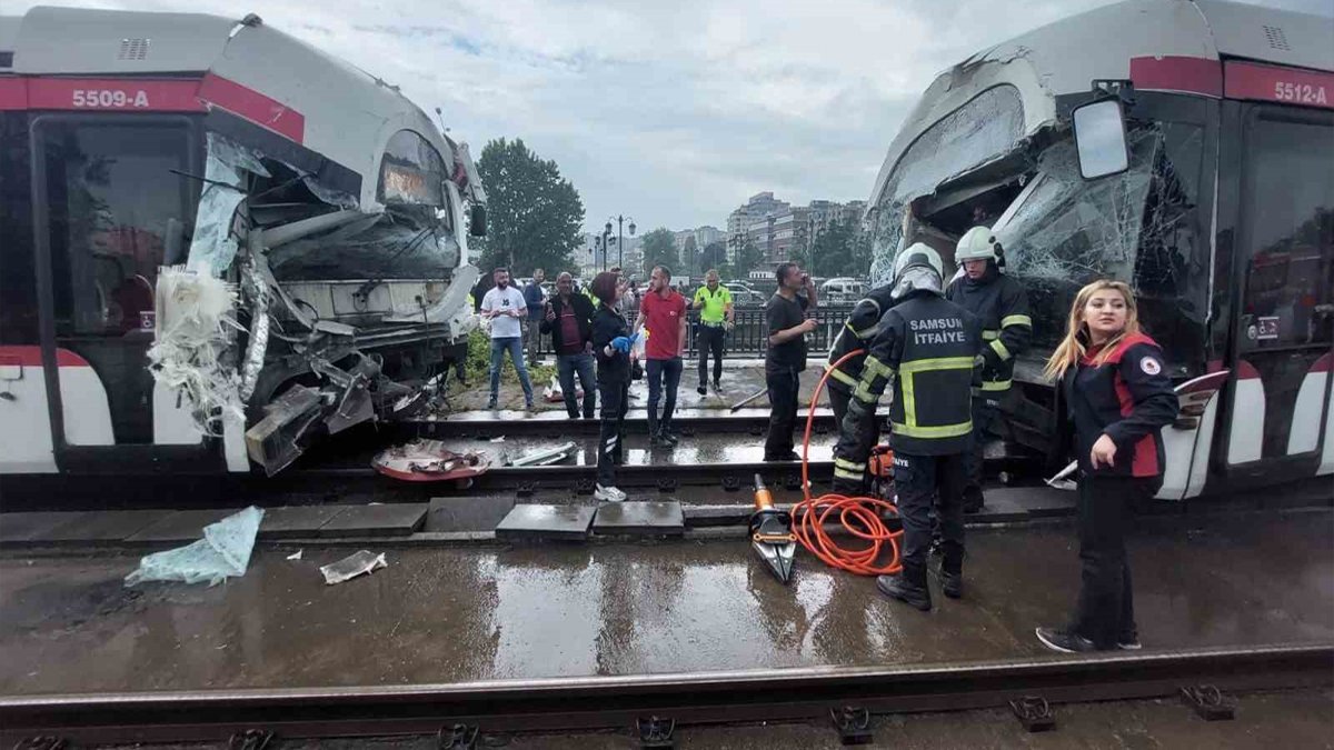 Samsun'da iki tramvay kafa kafaya çarpıştı: Çok sayıda yaralı var