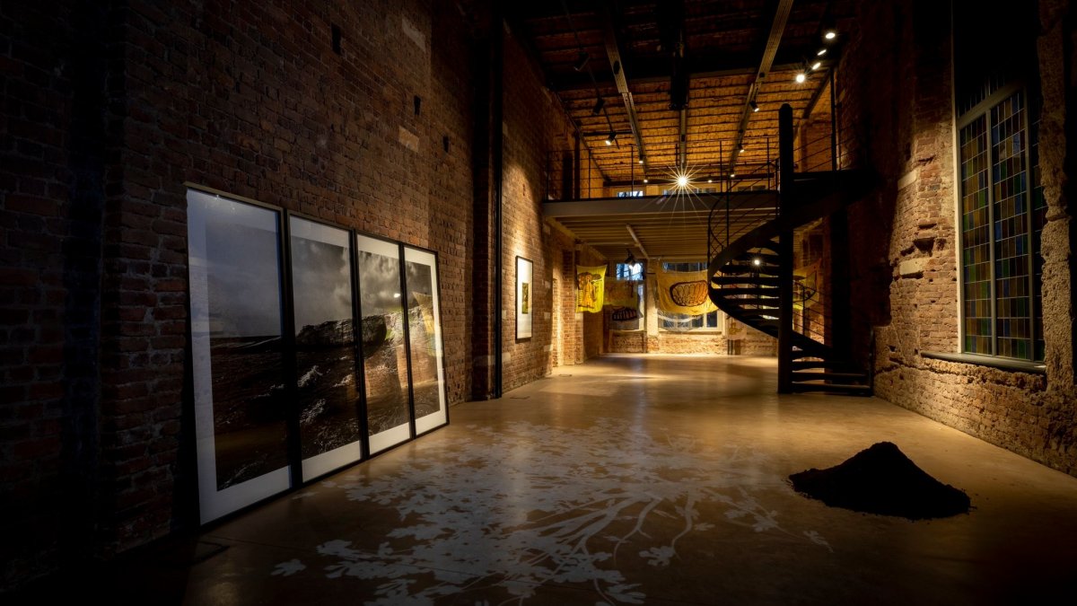 İstiklâl’de demokratik bir sergi alanı