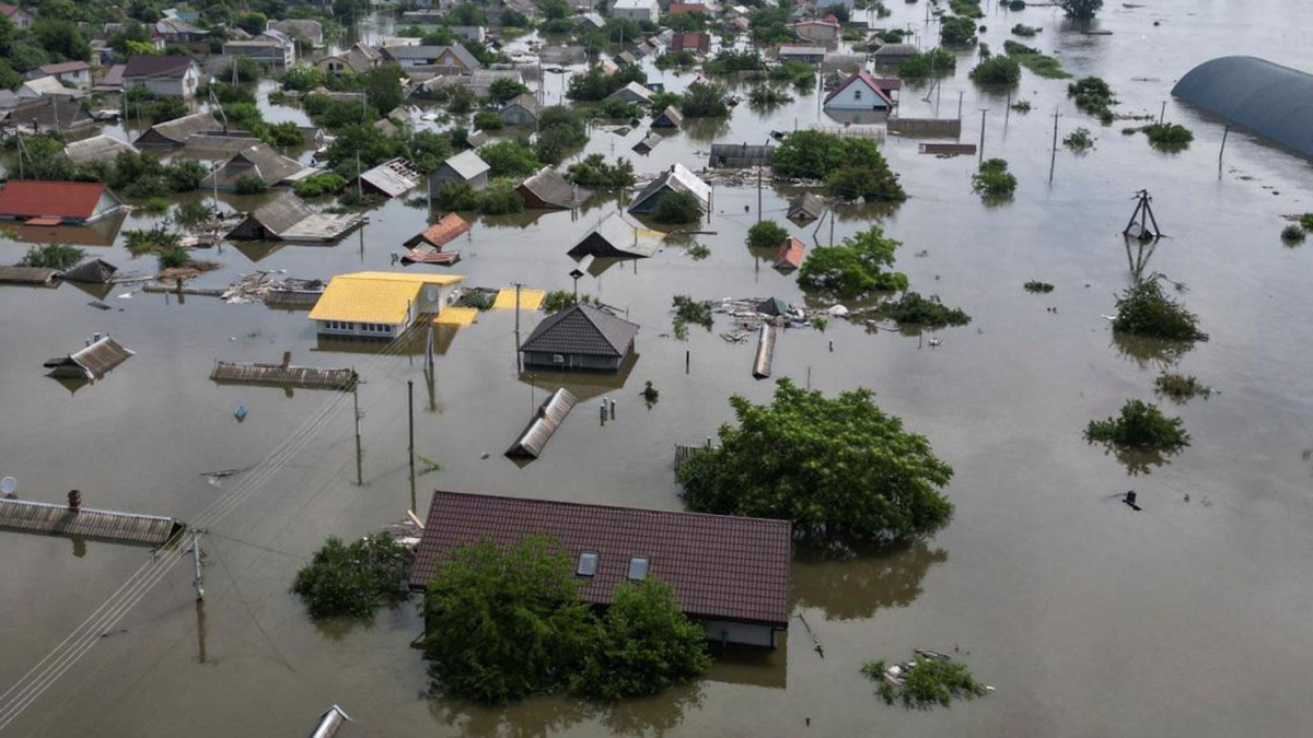 Barajı Rusya patlattı