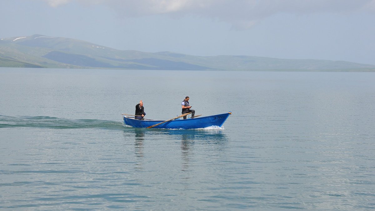 Çıldır Gölü'nde endişelendiren görüntü: Son 10 yıldır su seviyesi düşüyor