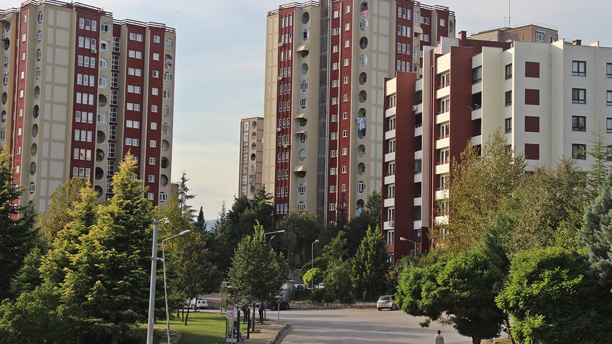 Kiracısı çıkmayan ev sahiplerinden akılalmaz bir yöntem daha: Evlerini devrediyorlar...