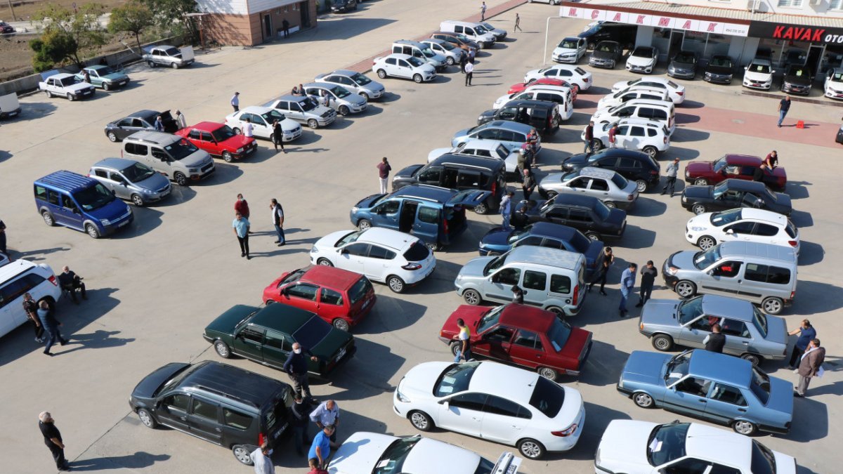 İkinci el otomobil alacaklar dikkat! Ay sonuna kadar yüzde 6 zam yolda