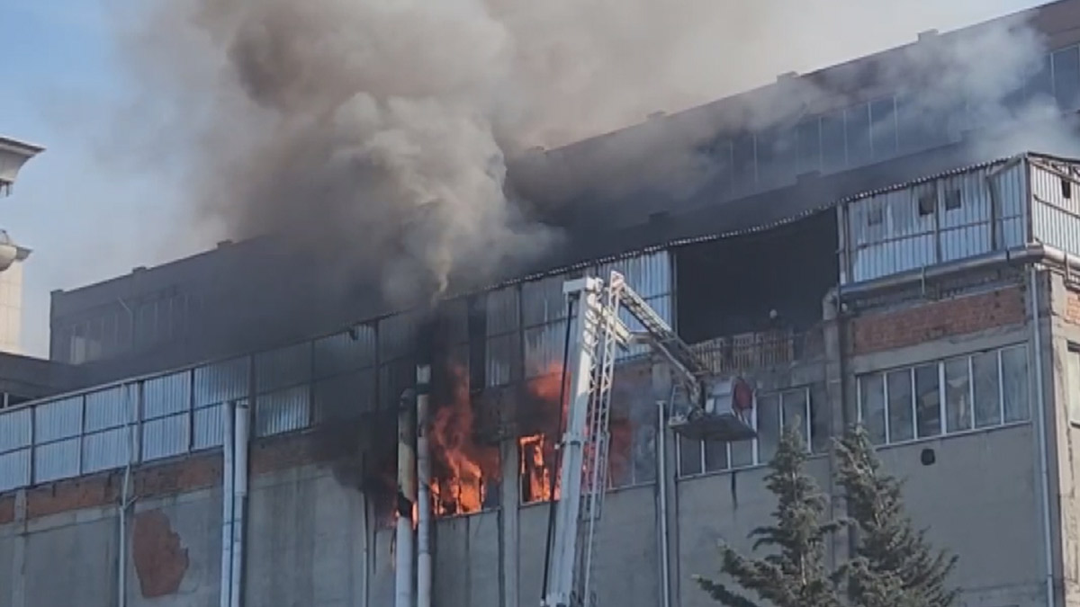 İstanbul'da korkutan yangın! Çok sayıda ekip sevk edildi