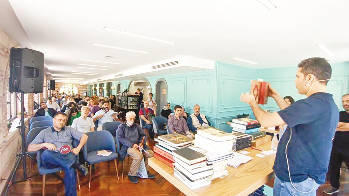 Üsküdarlı sahaflardan deprem için müzayede