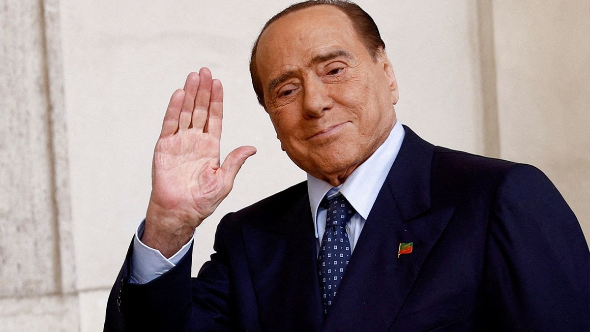 Eski İtalya Başbakanı Berlusconi hayatını kaybetti