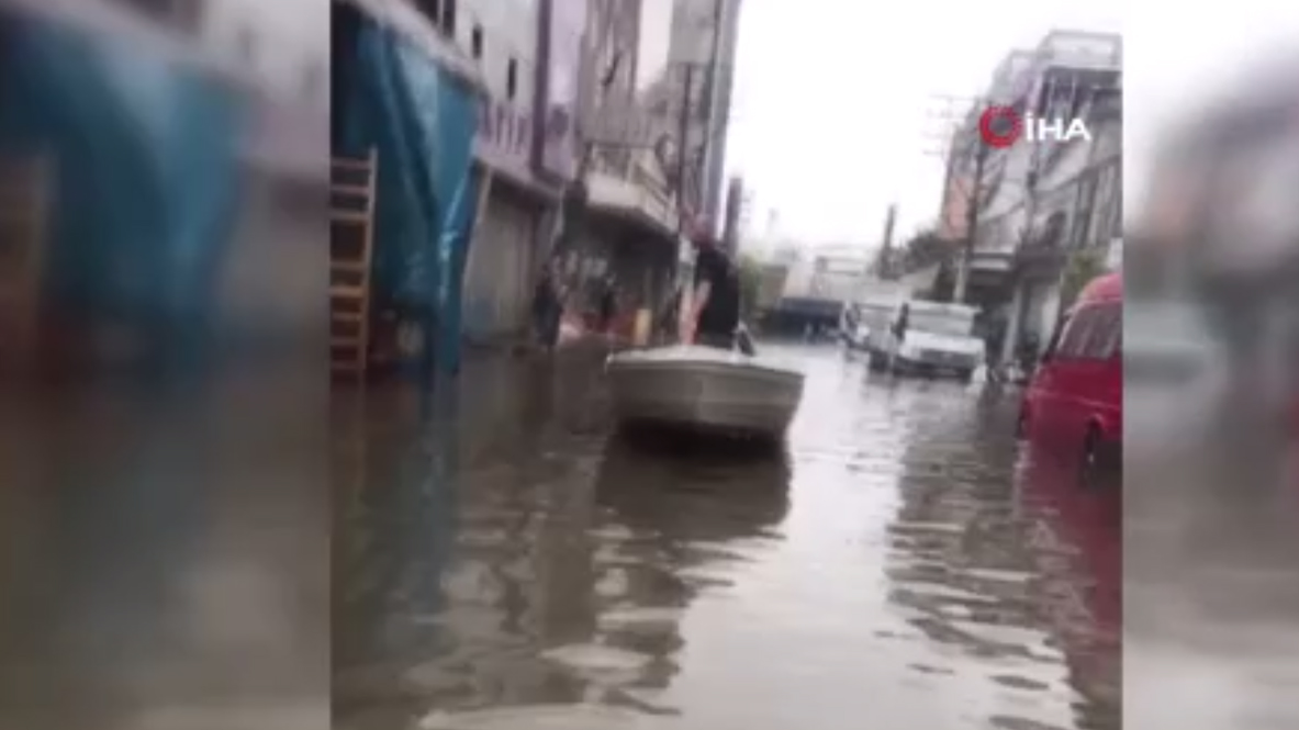 Samsun caddeleri Venedik'de döndü: Esnaf kenti tekne ile dolaştı