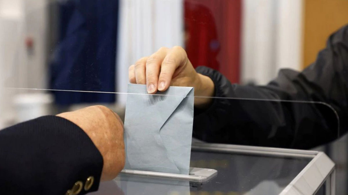 Japonya erken genel seçim için sandık başında