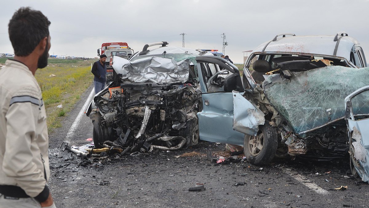Konya'da iki araç çarpıştı: Feci kazada 4 kişi öldü