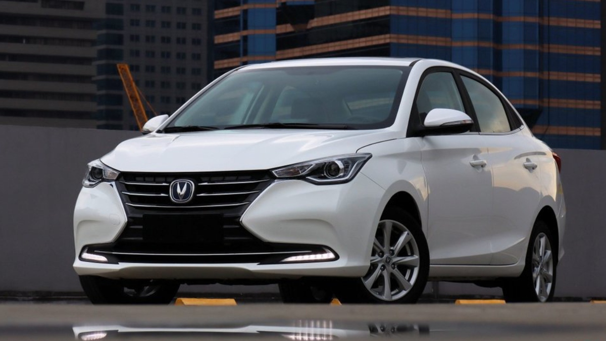 Bu araba peynir ekmek gibi satılacak! Daha ucuzu yok: İkinci el fiyatına sıfırı satılacak