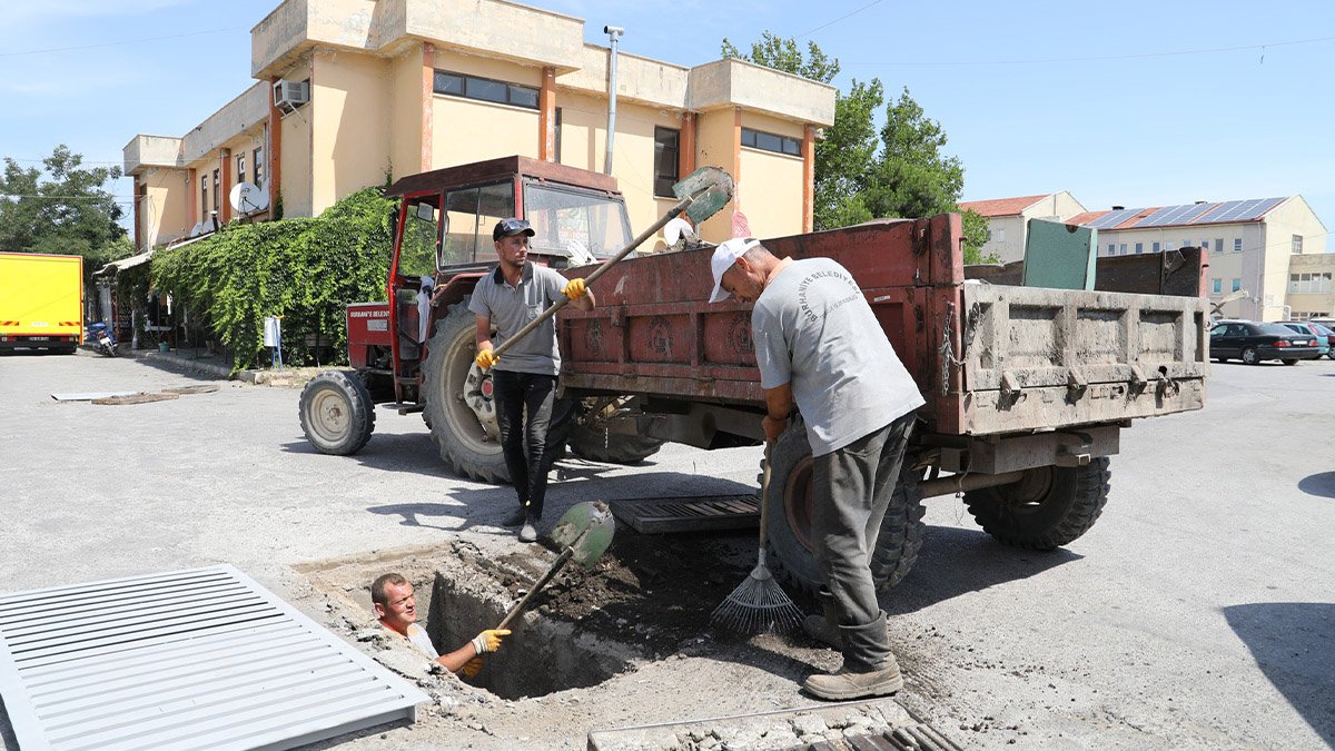 Mazgallar temizleniyor, hasarlı mazgallar yenileniyor